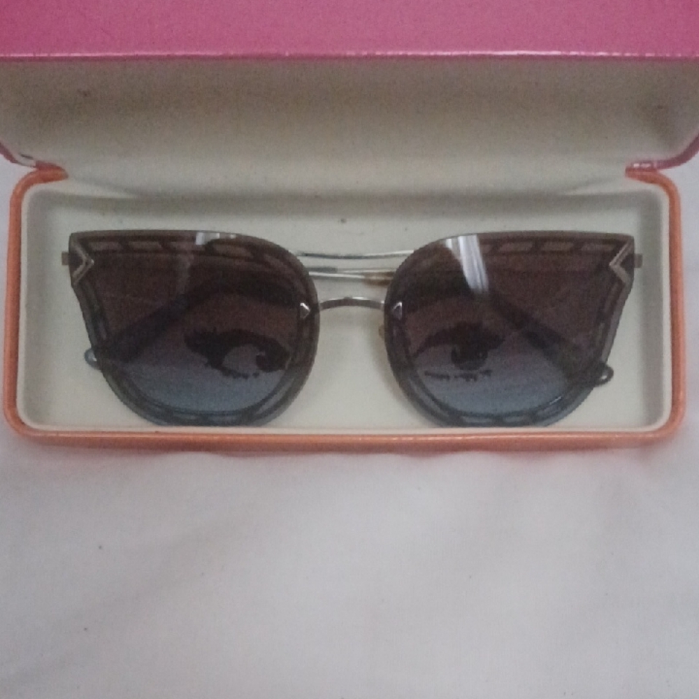 Tory Birch Sun Glasses